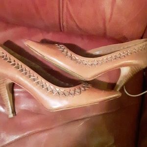Ladies tan leather pumps